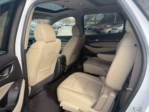 Used 2018 Buick Enclave Essence image 9