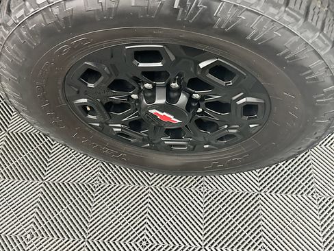 Used 2024 Chevrolet Silverado 2500 LT w/ Midnight Edition image 11