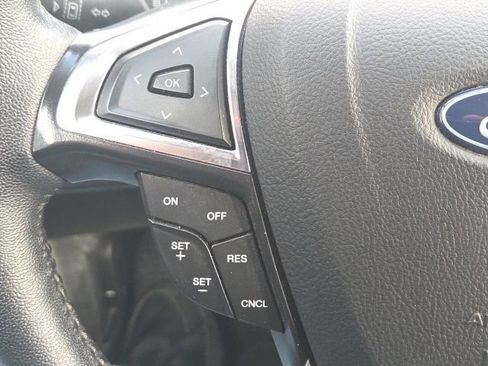 Used 2024 Ford Edge Titanium image 34