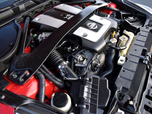 Used 2015 Nissan 370Z Coupe image 39