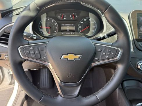 Used 2025 Chevrolet Malibu RS FWD image 14