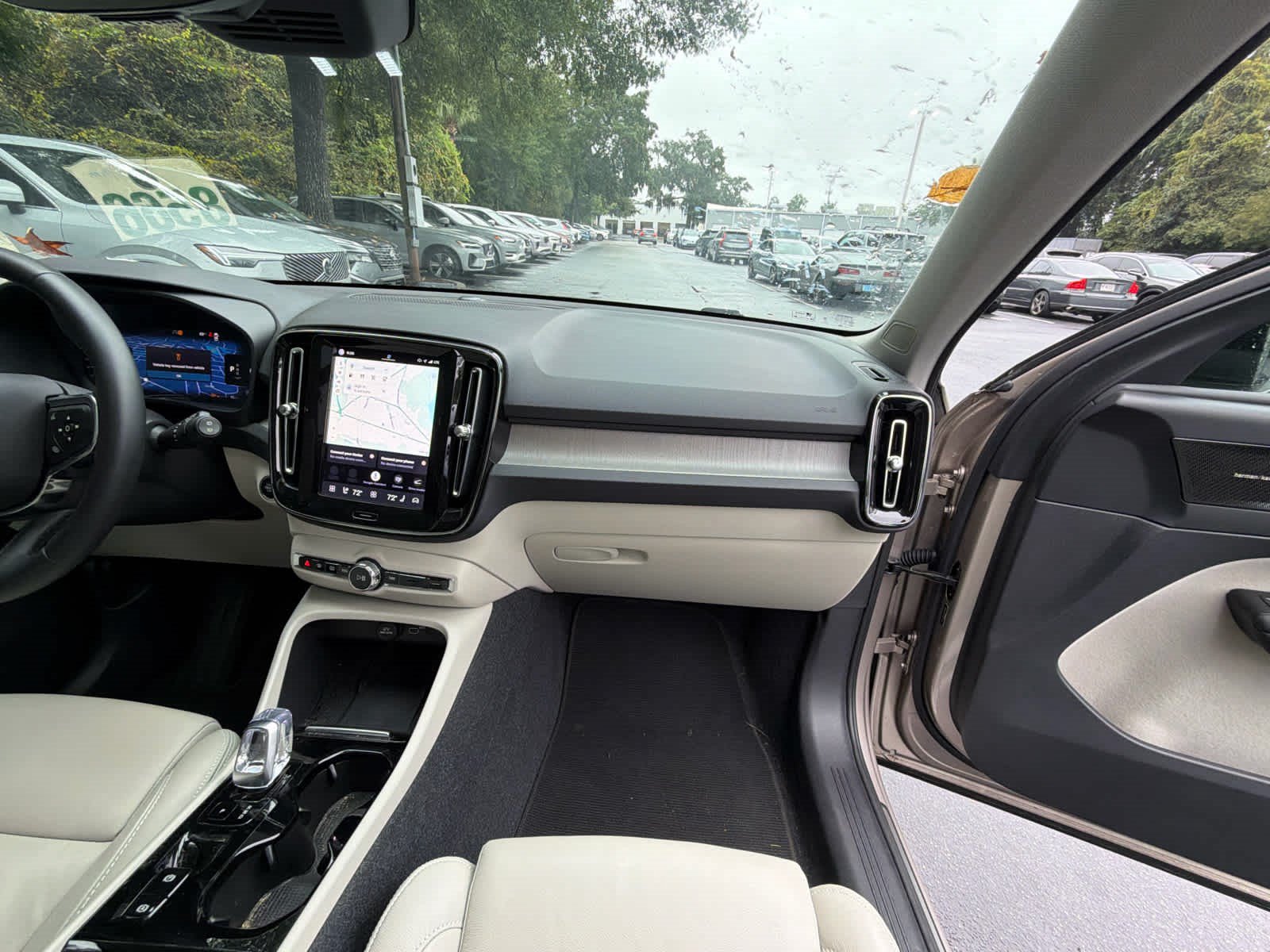 Used 2024 Volvo XC40 B5 Plus w/ Climate Package AWD/4WD image 20