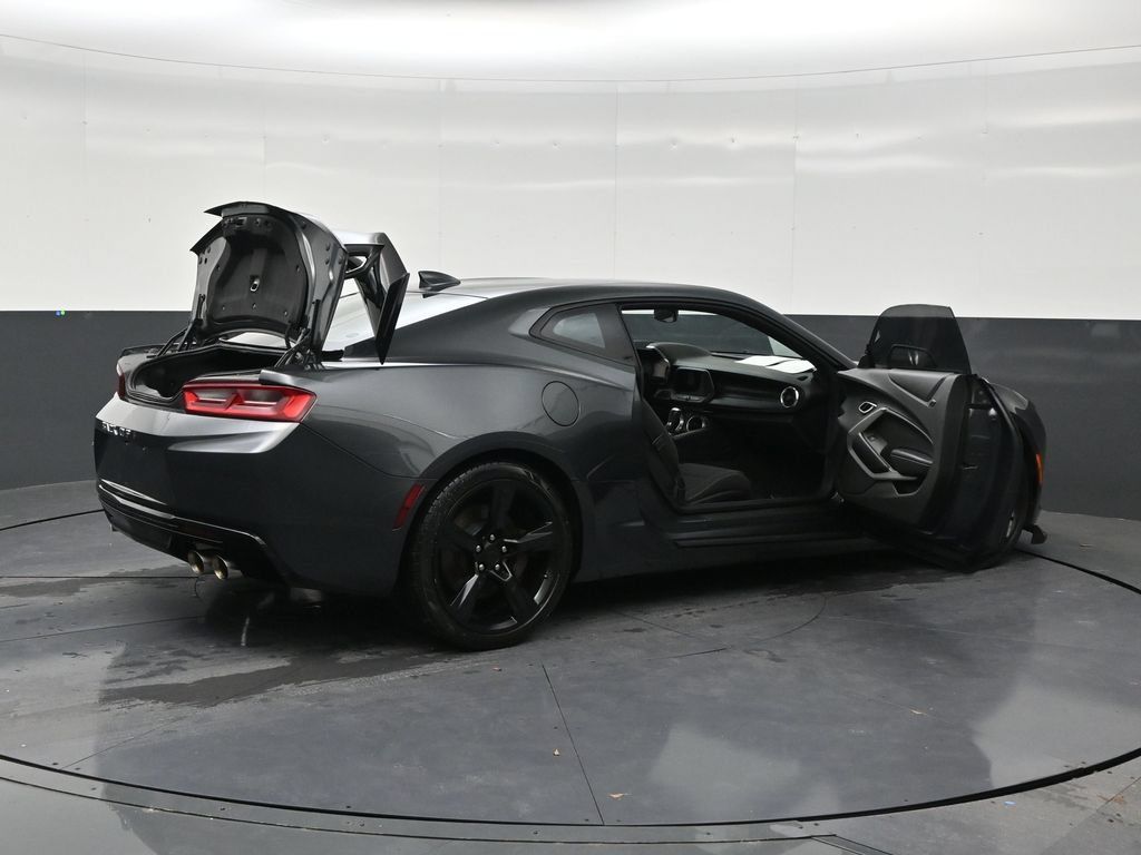 Used 2018 Chevrolet Camaro SS RWD image 28