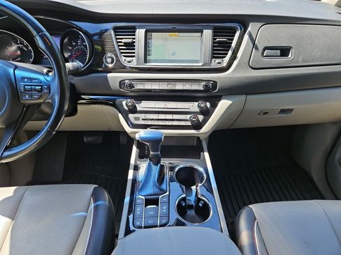 Used 2020 Kia Sedona SX FWD image 11