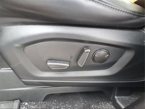 Used 2022 Ford Explorer XLT w/ Equipment Group 202A image 16