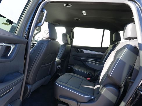 Used 2025 Buick Enclave Preferred image 18