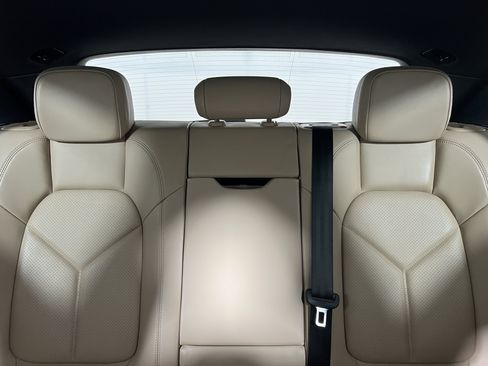 Certified 2026 Porsche Macan AWD/4WD image 16