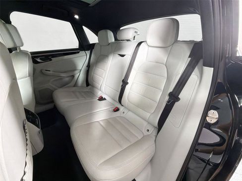 Certified 2023 Porsche Macan AWD/4WD image 26