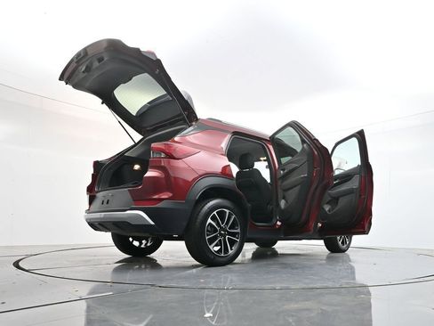 Used 2025 Chevrolet TrailBlazer LT FWD image 39