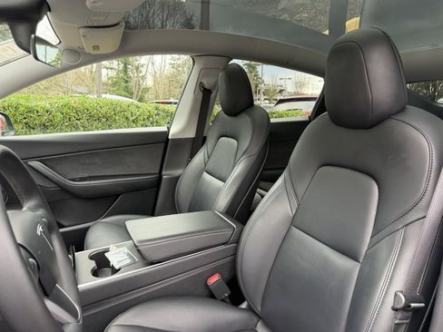 Used 2021 Tesla Model Y Long Range image 16