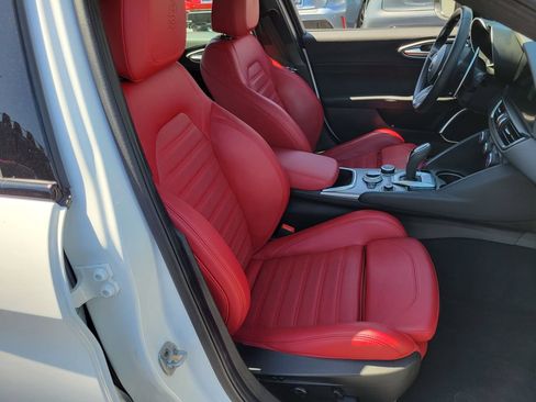 Used 2022 Alfa Romeo Giulia Veloce RWD image 18