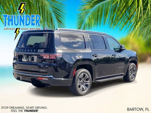 Certified 2024 Jeep Wagoneer Series II w/ Flexible Seating Group RWD image 4
