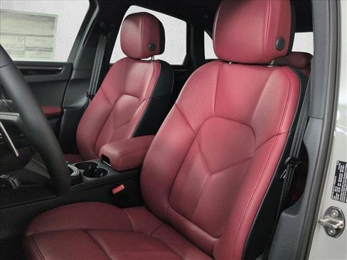 New 2026 Porsche Macan image 6