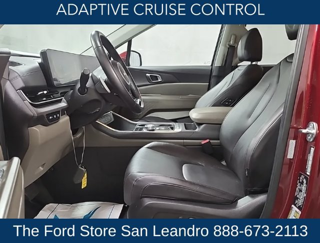 Used 2025 Kia Carnival EX FWD image 11