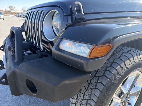Used 2018 Jeep Wrangler Unlimited Sahara image 10