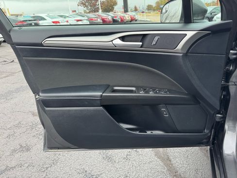 Used 2018 Ford Fusion SE image 14