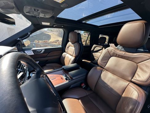 Used 2024 Lincoln Navigator Reserve image 16