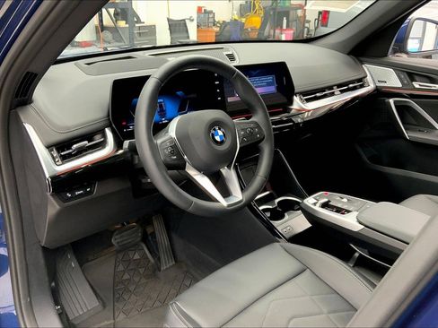 Used 2025 BMW X1 xDrive28i w/ Premium Package AWD/4WD image 3