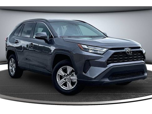 Used 2025 Toyota RAV4 XLE FWD image 2