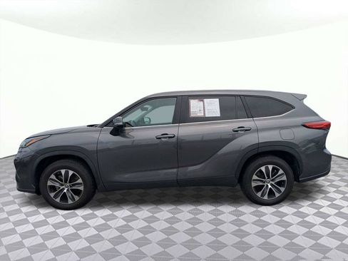 Used 2021 Toyota Highlander XLE FWD image 6