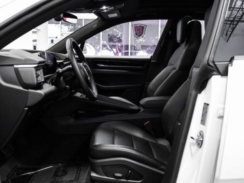 Used 2024 Porsche Macan 4 Electric image 4