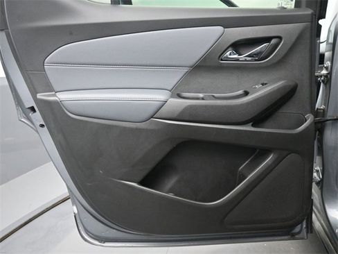 Used 2020 Chevrolet Traverse LT w/ Driver Confidence II Package image 14