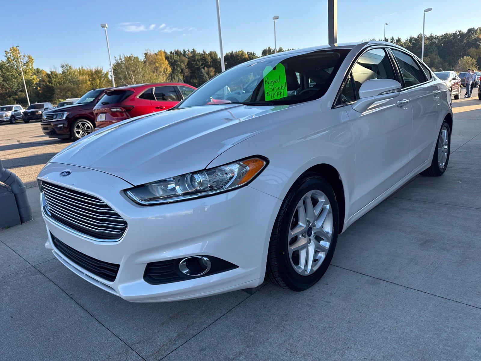 Used 2016 Ford Fusion SE w/ Equipment Group 202A FWD image 2