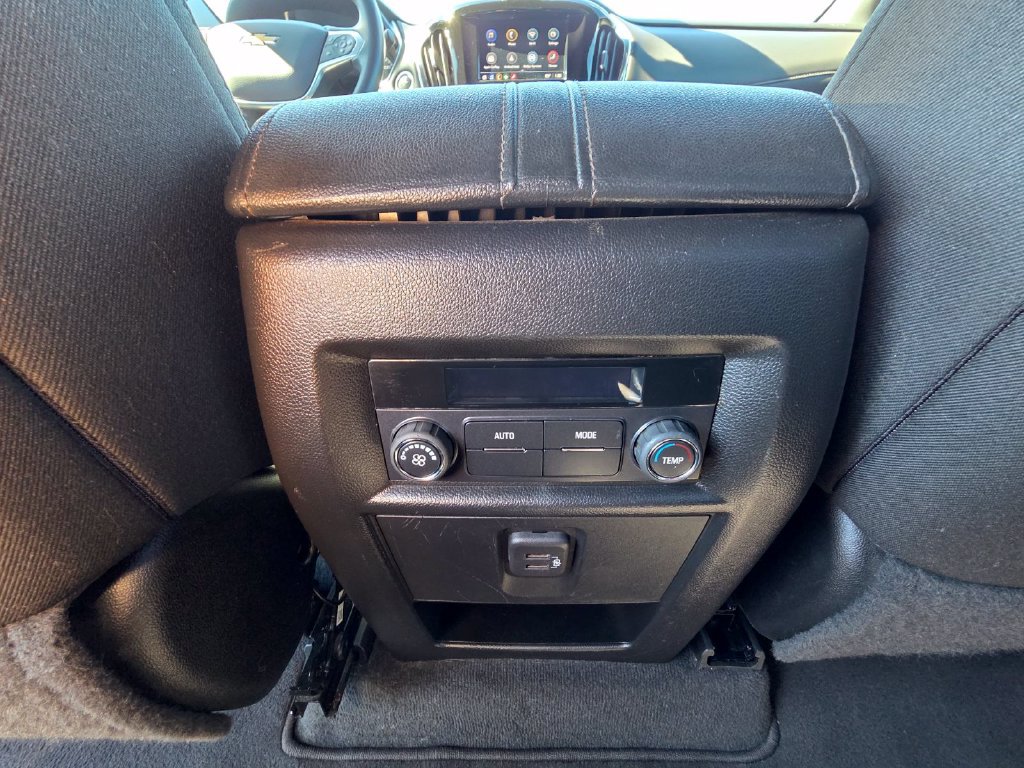Used 2023 Chevrolet Traverse LT FWD image 30
