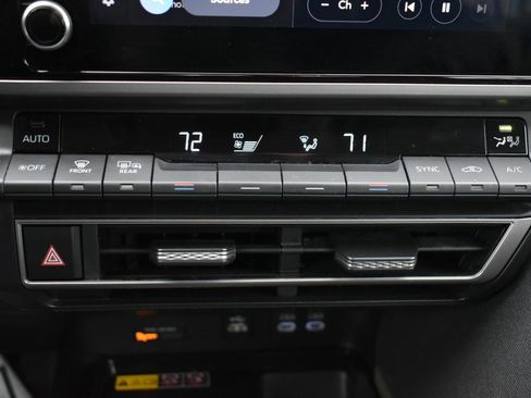 Used 2025 Toyota Camry LE image 28