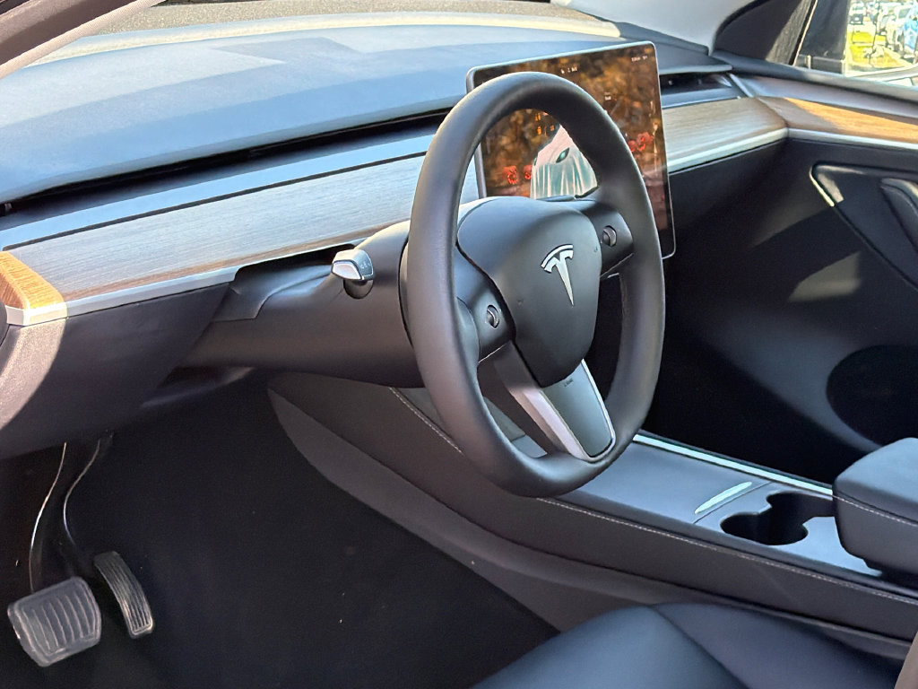 Used 2024 Tesla Model Y Long Range AWD/4WD image 14