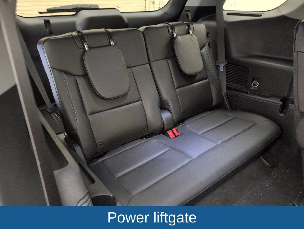 Used 2023 Ford Explorer XLT w/ Equipment Group 202A RWD image 17