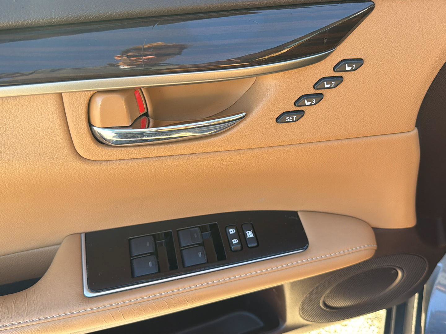 Used 2016 Lexus ES 350 w/ Premium Package w/Wood Trim FWD image 18