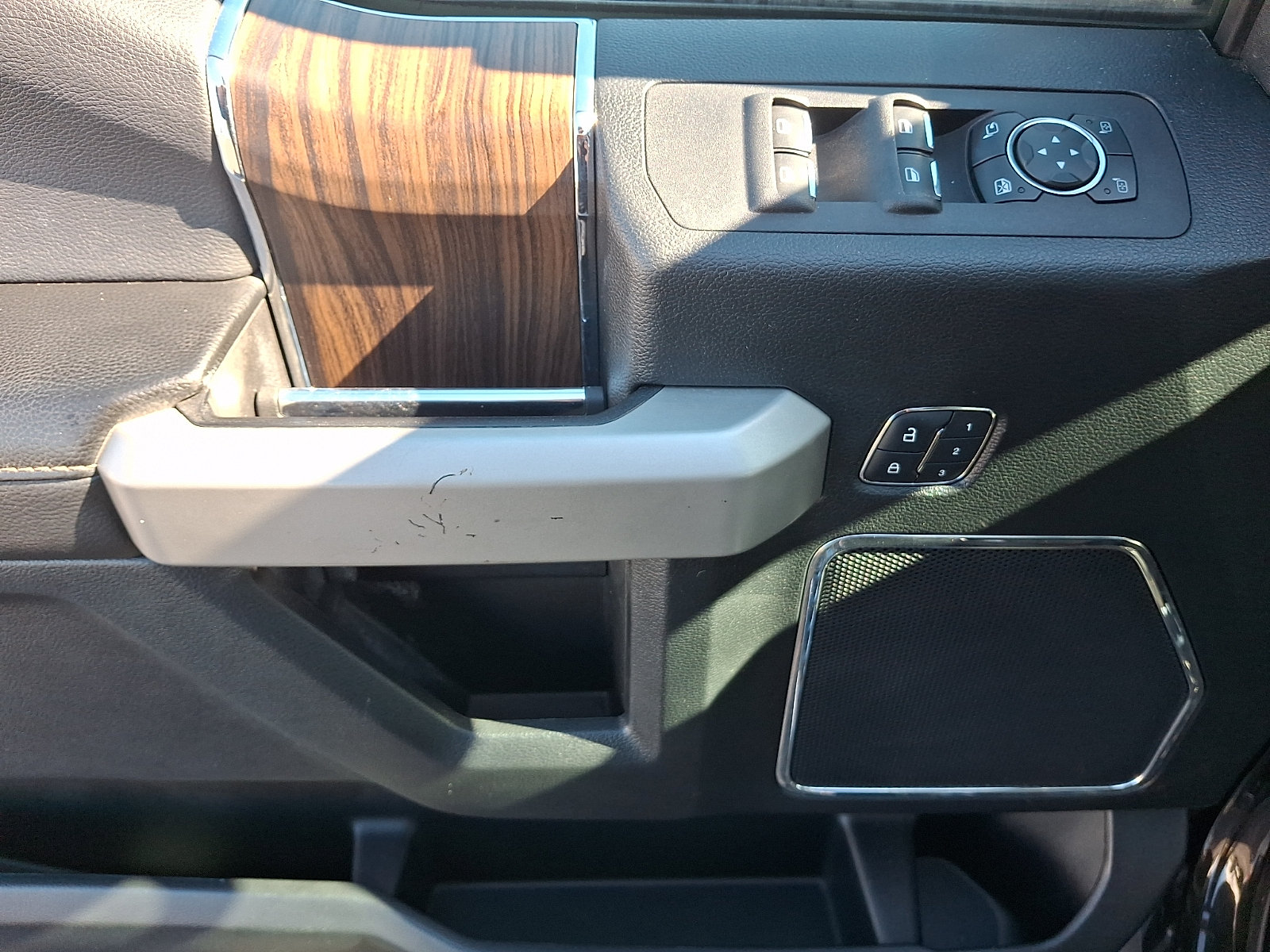 Used 2015 Ford F150 Lariat AWD/4WD image 13