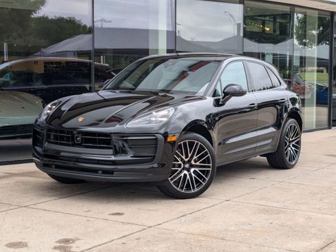Certified 2025 Porsche Macan image 1