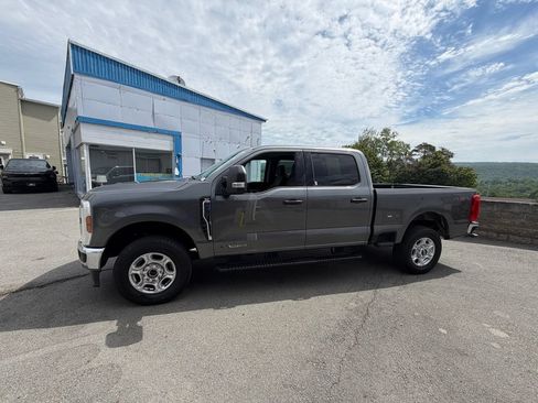 Used 2025 Ford F250 XLT AWD/4WD image 2