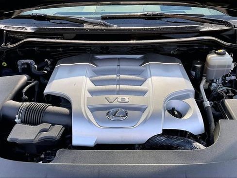 Used 2021 Lexus LX 570 4WD w/ Luxury Package image 22