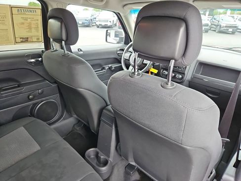 Used 2013 Jeep Patriot Sport w/ Tire & Wheel Group AWD/4WD image 19