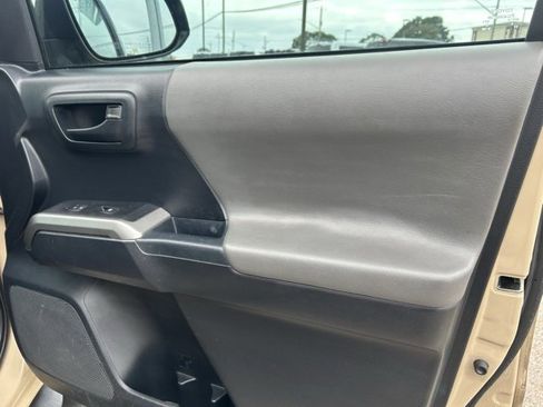 Used 2017 Toyota Tacoma SR5 w/ Tow Package image 19