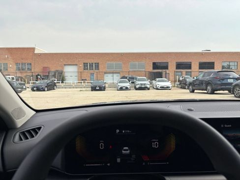 Used 2025 Kia K4 FWD image 32