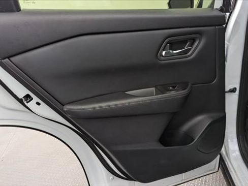 Used 2025 Nissan Rogue SV FWD image 16
