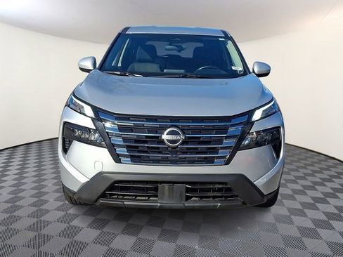 Certified 2025 Nissan Rogue SV image 2