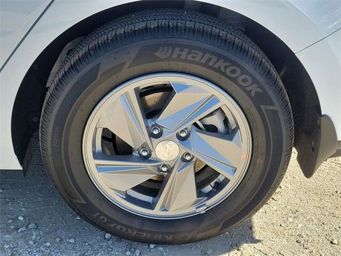 New 2025 Hyundai Elantra SE image 21