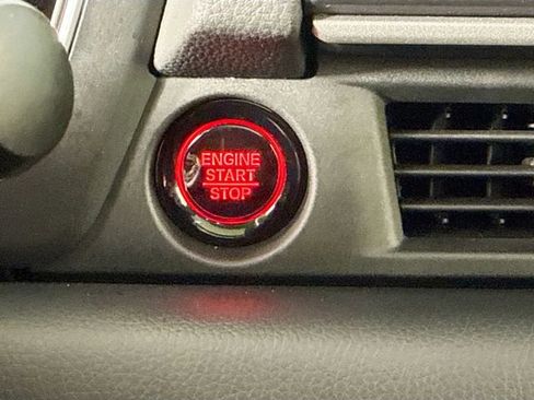 Used 2024 Honda Pilot Touring image 9