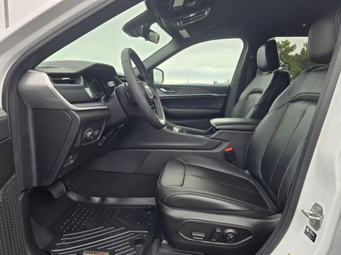 Used 2025 Jeep Grand Cherokee L Limited w/ Trailer Tow Package image 11