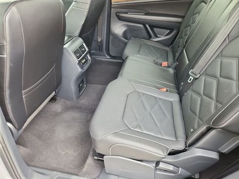 Used 2025 Volkswagen Atlas SE image 8