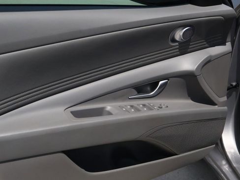 Used 2025 Hyundai Elantra Sport FWD image 14