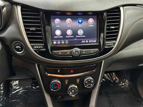 Used 2022 Chevrolet Trax LT w/ LT Convenience Package image 28