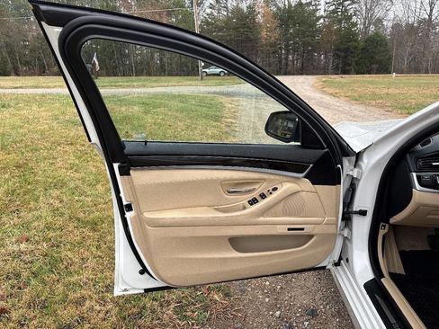 Used 2013 BMW 528i xDrive Sedan image 9