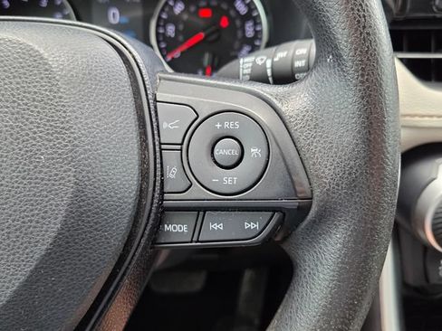 Used 2021 Toyota RAV4 XLE w/ Convenience Package FWD image 34