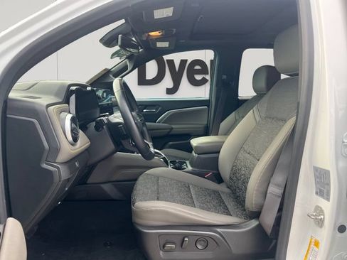 Used 2024 Chevrolet Colorado ZR2 w/ Technology Package AWD/4WD image 11